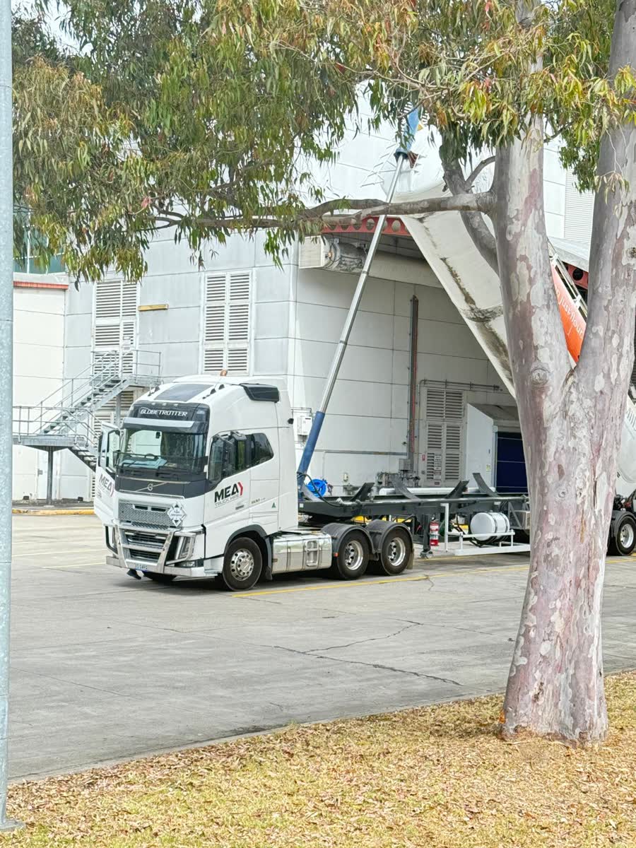 Bullbar Detail — MEA Truck Hire